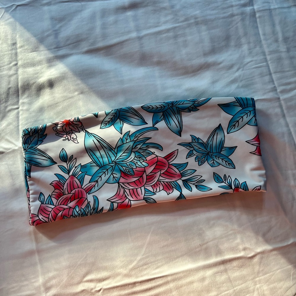 bikini top (i’m not sure where i got it)